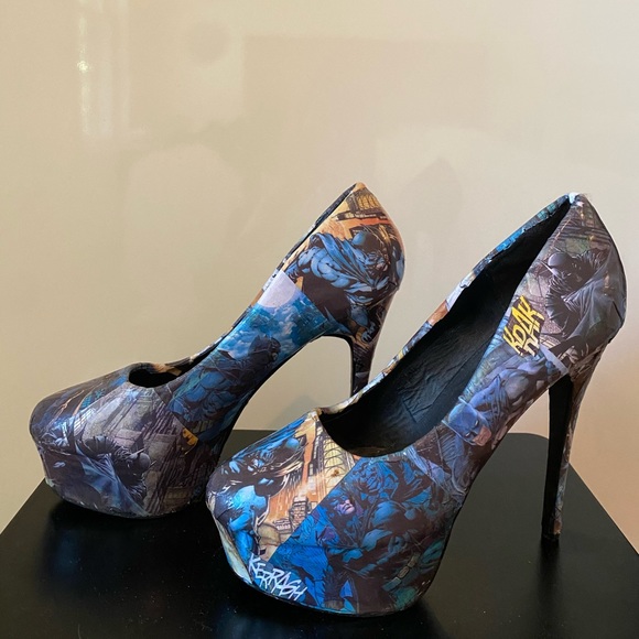 Batman comic book heels, size 8.5 - Picture 3 of 4